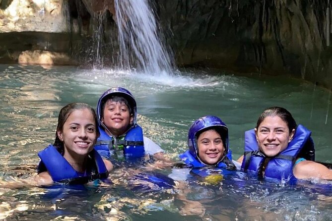 7 Waterfalls of Damajagua Tour Puerto Plata - Getting there: air-conditioned transport and onboard WiFi