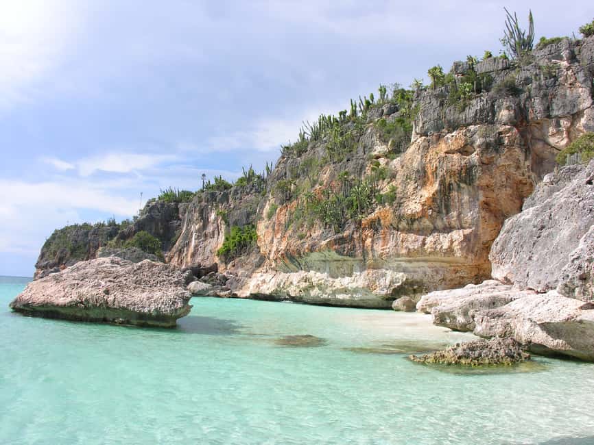 Bahía de las Aguilas: Beach Day Trip by Boat - First contact from Barahona, then straight into the scenery