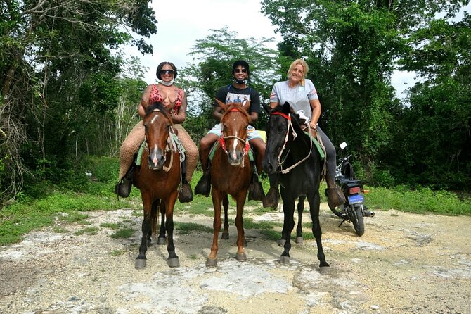 Bayahíbe Horseback Riding & River swimmig - Horseback riding: forest views, cave area, and a beach gallop mood