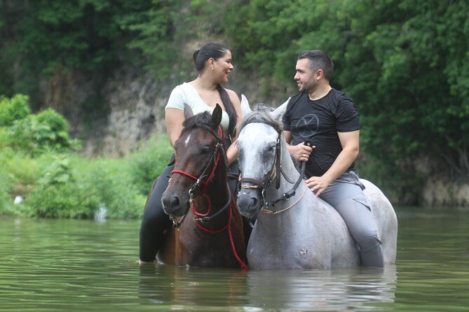 Bayahíbe Horseback Riding & River swimmig - Small group size and skill levels: who this day fits best