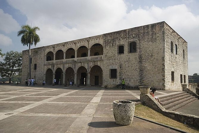 City Tour In Santo Domingo Leaving from Punta Cana - Modern Santo Domingo: seeing daily life after the monuments