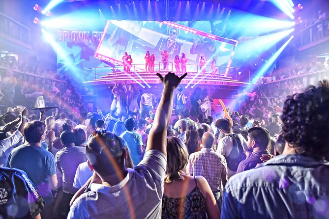 Coco Bongo Show and Disco - Entering Coco Bongo: show energy meets ticket checks