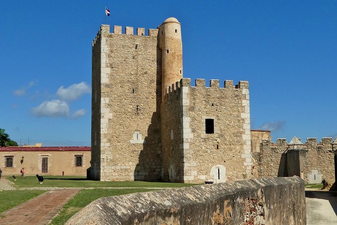 Colonial Santo Domingo and hidden natural beauties City Tour - Zona Colonial: From Plaza de España to Calles las Damas