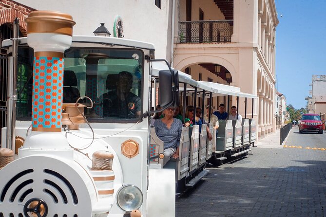 Colonial Zone Train 45 minutes of history and culture in Santo Domingo - The one stop that drives the whole tour: roll through Zona Colonial