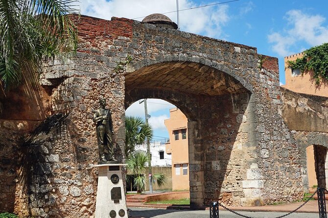Day Trip to Santo Domingo from Punta Cana - The Malecon Stop: Breeze, photos, and a short reset