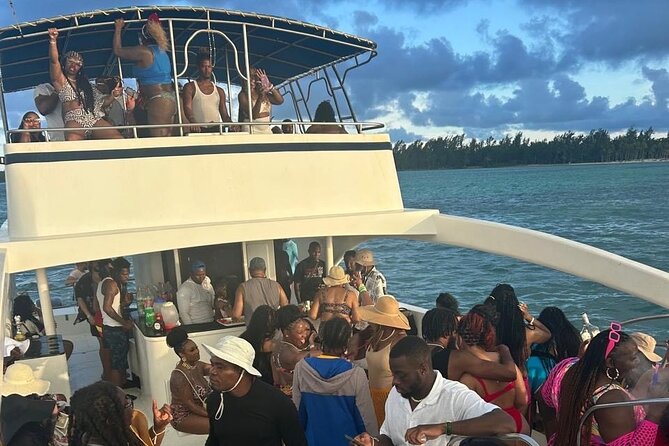 DE Hip Hop Boat Party for Adults and Free Drinks Only - Open bar rules, plus snacks that matter on a boat