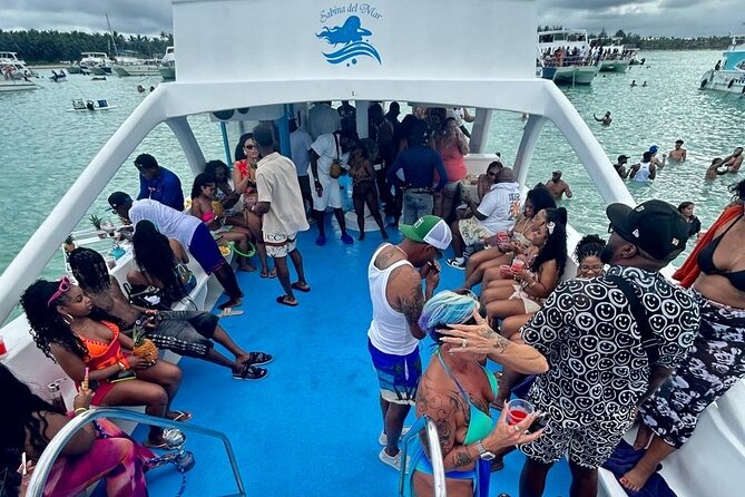 DE Hip Hop Boat Party for Adults and Free Drinks Only - Natural pool stop for swimming and photos