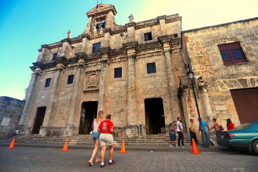 Discover Santo Domingo: Colonial History, Monuments & Lunch - Oldest city in the Americas, plus real caves