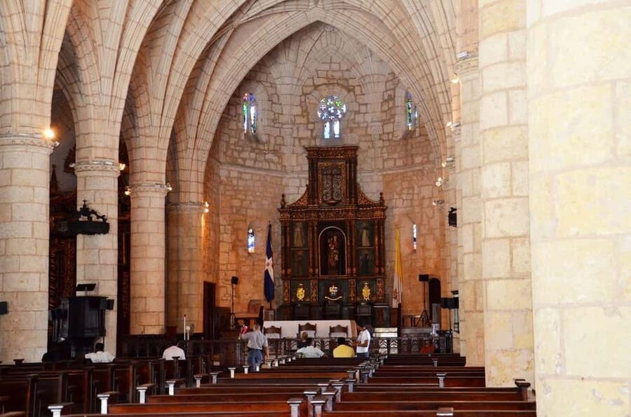 Discover Santo Domingo: Colonial History, Monuments & Lunch - Getting from Punta Cana: pickup, the air-conditioned ride, and the gas station wait