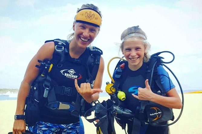 Discover Scuba Diving - Instructor attention in a small group of 4