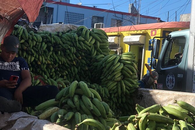 discovery and adventure of the local Dominican life in small group - Stop-by-stop: Higuey market, local sweets of the day, and city color