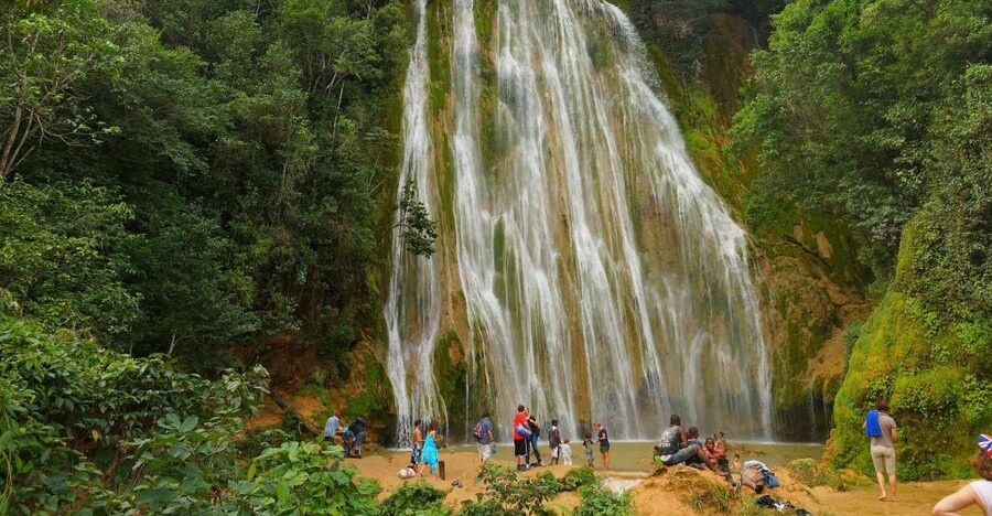 El Limón: Waterfall Horseriding Tour with Lunch - Guide support, languages, and how it affects your experience