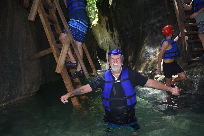 Excursion in Damajagua's 7 Waterfalls With Food Included DR! - Getting there and getting geared up at the visitor center