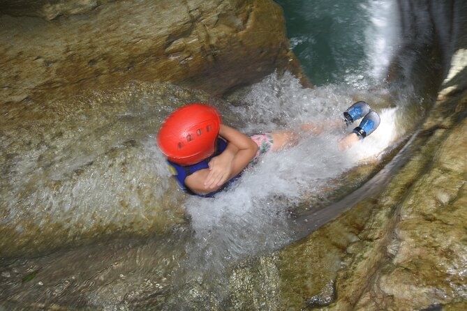 Excursion in Damajagua's 7 Waterfalls With Food Included DR! - Small group size (up to 11) and the guide experience