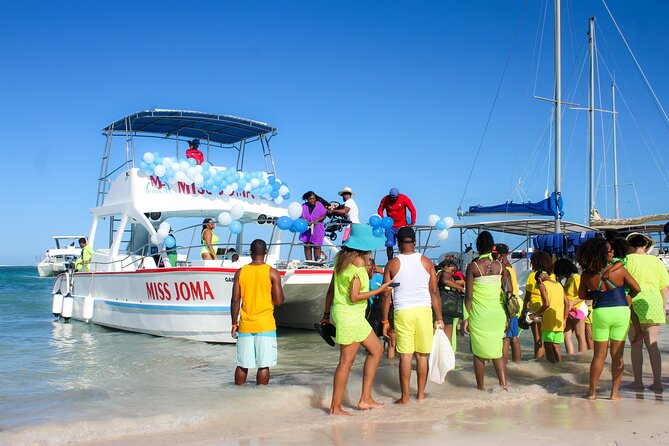 Experience for families and friends by private boat with pick-up - Your half-day flow: snorkeling, dolphins, and the natural pool party