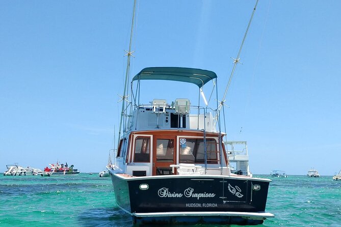 FISHING PRO CHARTERS - Boat Excursion - Divina - The crew: how Kiko, Primo, Ariel, and Nelson shape the day