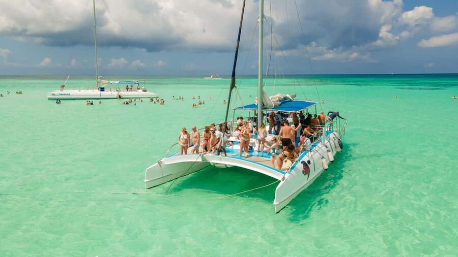 From Bayahíbe: Saona Island Catamaran Cruise with Buffet - Drinks and the bar reality: rum, beer, and how the day can change
