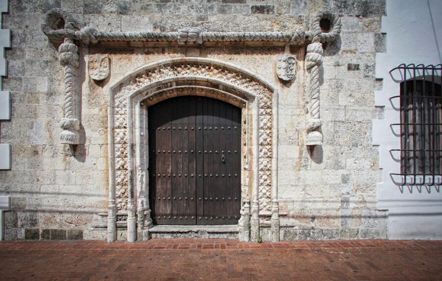 From Punta Cana: Full-Day Santo Domingo City Tour - Lunch in a Local Restaurant Setting: Budget-Friendly and Filling
