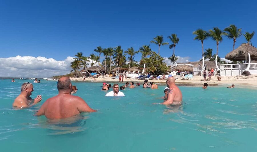 From Punta Cana or Bayahibe: Catalina Island with Snorkeling - Getting there from Bávaro or Los Melones: the 10-hour rhythm