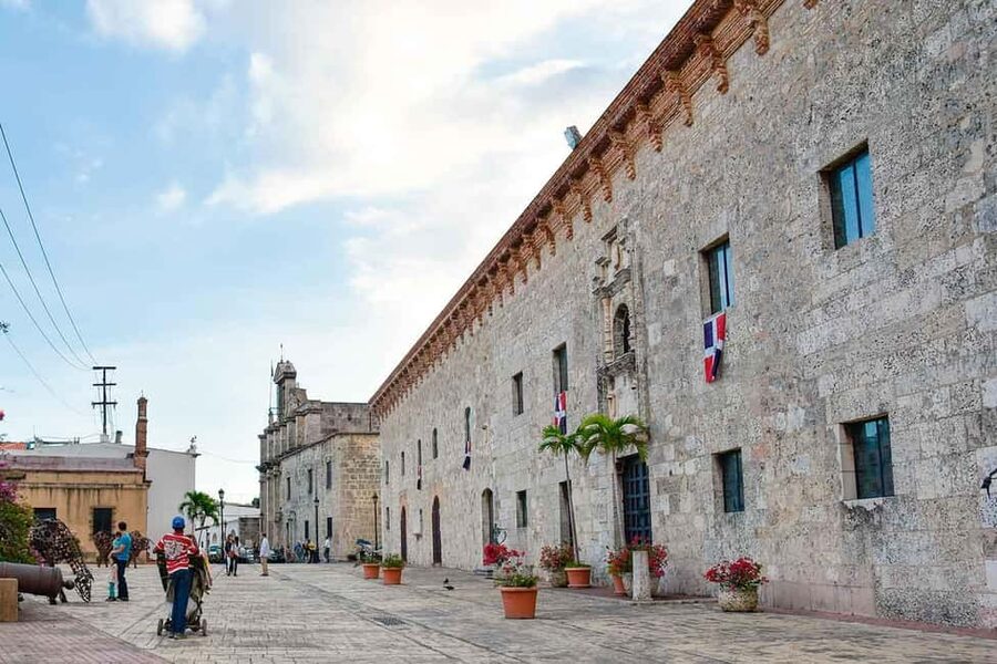 From Punta Cana: Santo Domingo Full-Day Tour with Lunch - Palacio Nacional and El Faro a Colón, viewed from outside