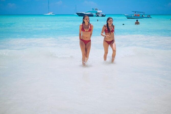 From Santo Domingo Saona Island Food And Drink Catamaran Vip - Isla Saona and Parque Nacional del Este: your 2 hours 45 minutes