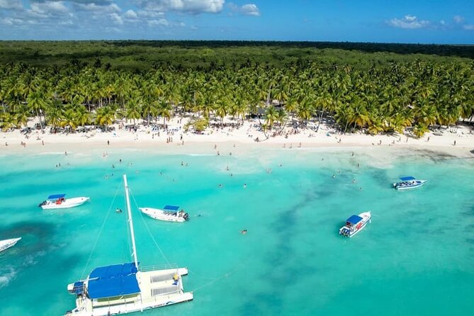 From Santo Domingo Saona Island Food And Drink Catamaran Vip - Lunch and drinks on the water: part of the value, part of the mood