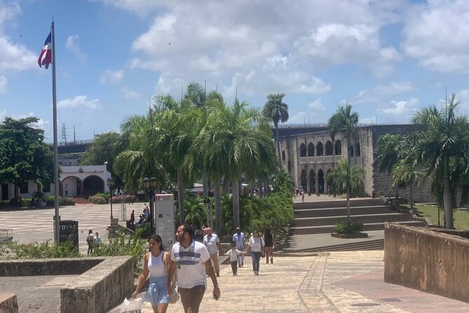 Full-Day Guided Tour in santo Domingo - Alcázar de Colón and Spain Plaza views you can actually enjoy