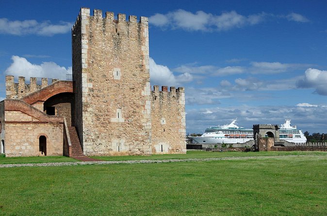 Full-Day Santo Domingo City Tour from La Romana - Stop 4: The Colonial Gate 4D Cinema and Francis Drake History