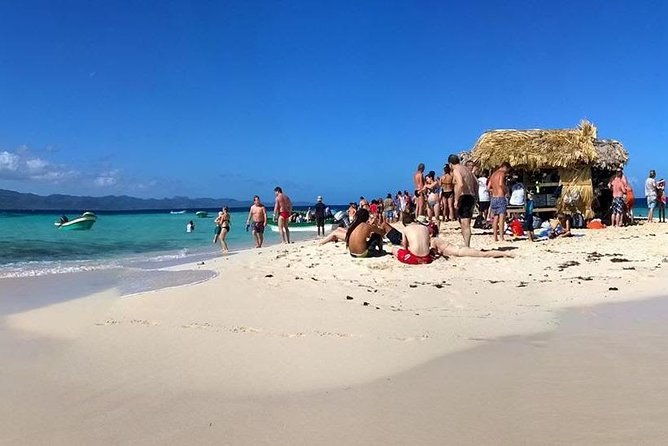 Full Day Tour to Paradise Island - Cayo Arena - Lunch included and a bar on board for the rest