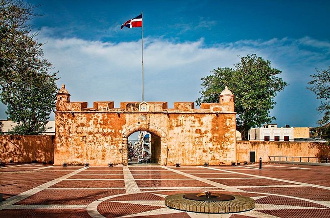 Full day tour to Santo Domingo from Punta Cana - Columbus Lighthouse: what to look for in 45 minutes