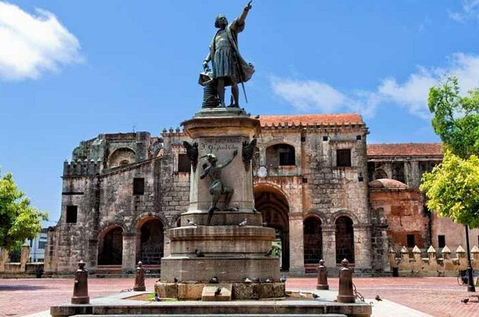 Full day tour to Santo Domingo from Punta Cana - Basilica Cathedral of Santa María la Menor: faith and architecture in one stop