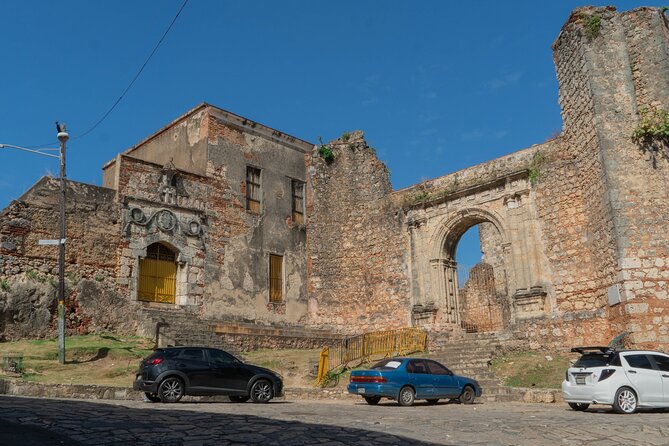 Guided Tour in the Colonial Zone of Santo Domingo - National Pantheon and Hospital San Nicolás: civic pride and early medicine
