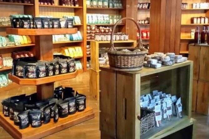 Guided Tour to Don Lucas Cigars Factory and Souvenirs Store - Souvenir store strategy: how to shop without overpaying