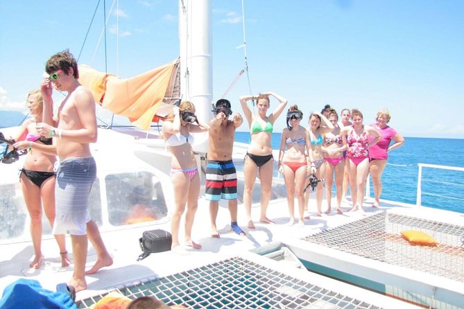 Half Day Catamaran & Snorkeling - The open bar and snacks: how the unlimited part works in practice