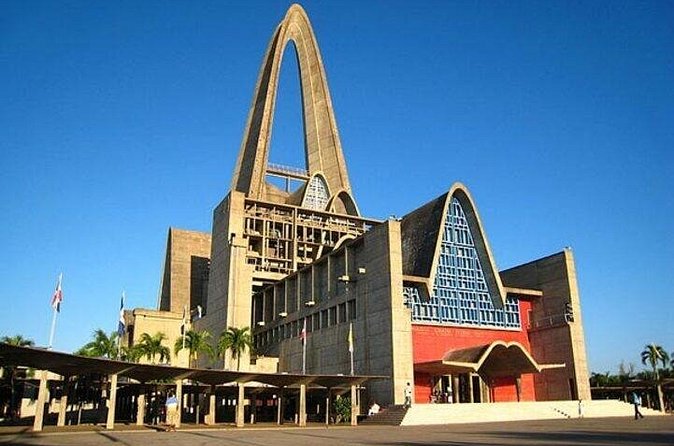 Half-day City tour cultural from punta cana for small group - Mercado Municipal in Higüey: the best kind of cultural contrast