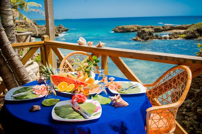 Half-Day Dominican Republic Culinary Tour with Pickup - Stop 2: Captain Cook for seafood (the main event)