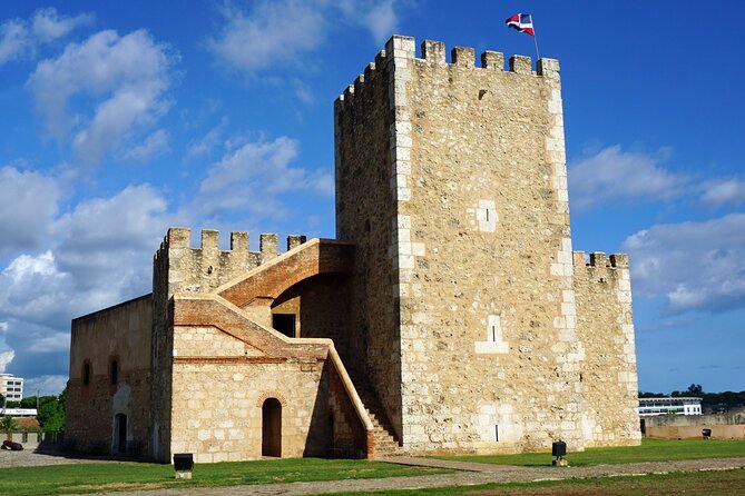 Half Day Excursion Colonial Zone, Faro to Colón, 3 Eyes Park - National Pantheon: mausoleum time and 36 empty spaces