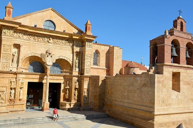 Half Day Excursion Colonial Zone, Faro to Colón, 3 Eyes Park - Parque Colón: your quick start in the Colonial City heart