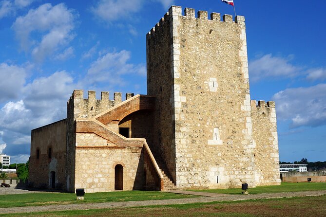 Half Day Excursion Colonial Zone Lighthouse to Colón and Tres Ojos from Santo Domingo - Guided names you might get and what to look for