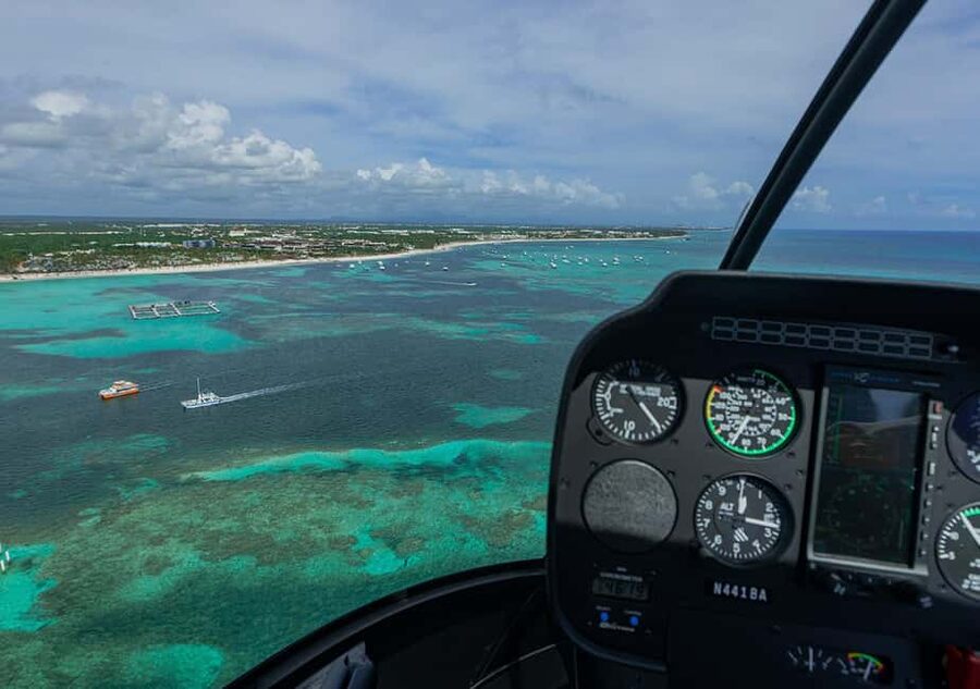 HELICOPTER TOUR - The ground rhythm: lounge briefing, photos, and a short bus loop