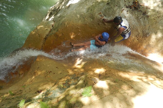 Hiking the 27 Waterfalls of Damajagua Tour from Santo Domingo - Lunch at the falls, and how to treat the meal