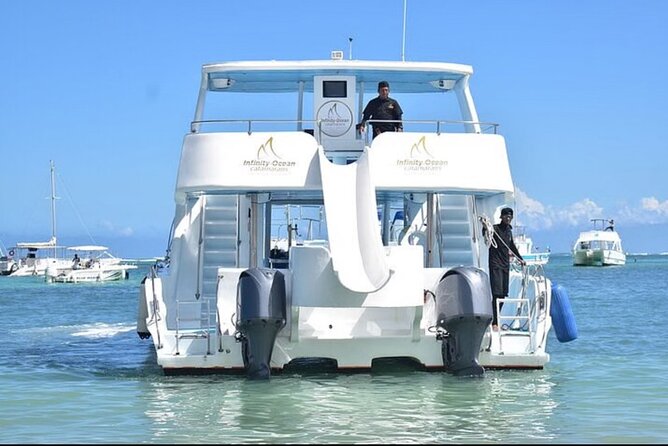 Hip Hop adult only Party Boat with Unlimited drinks& sand-bar - The 3-hour game plan: Anorak, dolphins, then the natural pool party