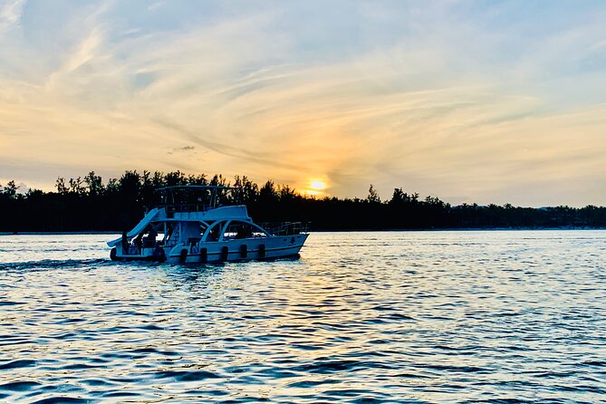 Hip Hop adult only Party Boat with Unlimited drinks& sand-bar - Snacks, photos, and the small extras that add up