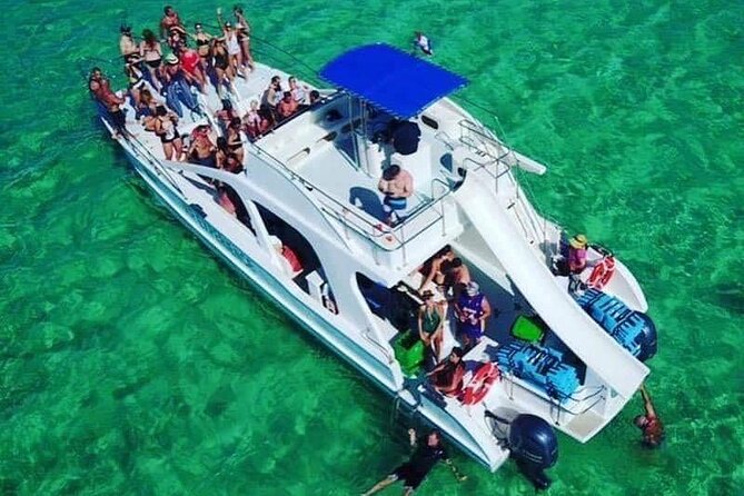 Hip Hop Beat and Live Dj Adults Only Party Boat and Free drinks - The DJ, animation team, and the music that drives the boat energy