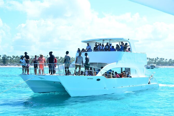 Hip Hop Party Boat Booze Cruise with Open Bar (Adults Only) - Stop 1 at Playa Los Corales: the warm-up before the water time