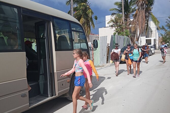 Hip hop party boat cruise & Snorkel: Wonderful time in Punta Cana - Snacks and fruit: small fuel that helps the whole day