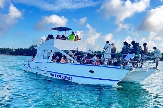 Hip-Hop Party Boat with Dj Live Adults Only and Unlimited Drinks - Key takeaways before you board
