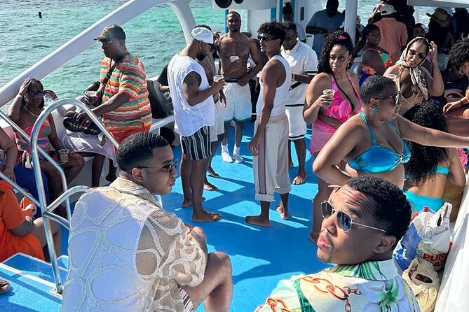 Hip-Hop Party Boat with Dj Live Adults Only and Unlimited Drinks - Drinks and food: the part that can surprise you