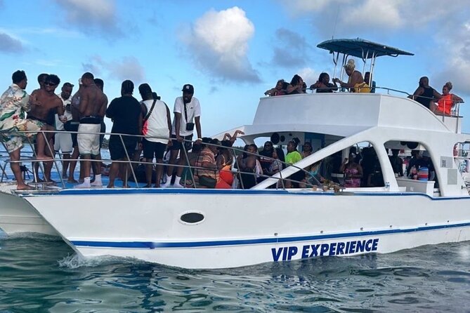 Hip-Hop Party Boat with Dj Live Adults Only and Unlimited Drinks - Staff you’ll remember: Gabriel and Christopher