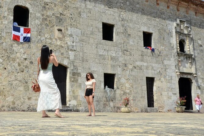 Historical Tour of Santo Domingo and 3 eyes Caves with Lunch - Cathedral, Pantheon, and Alcazar de Colón in the Colonial Center